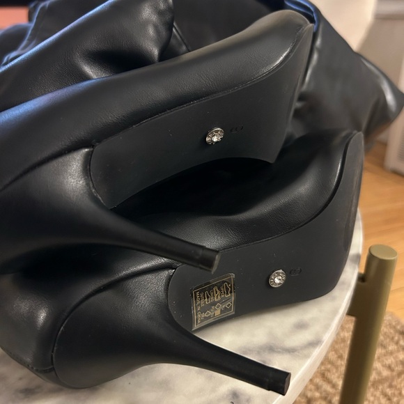 AZALEA WANG NEMY BLACK KITTEN HEEL THIGH HIGH BOOT like new, used for one shoot - Picture 7 of 8